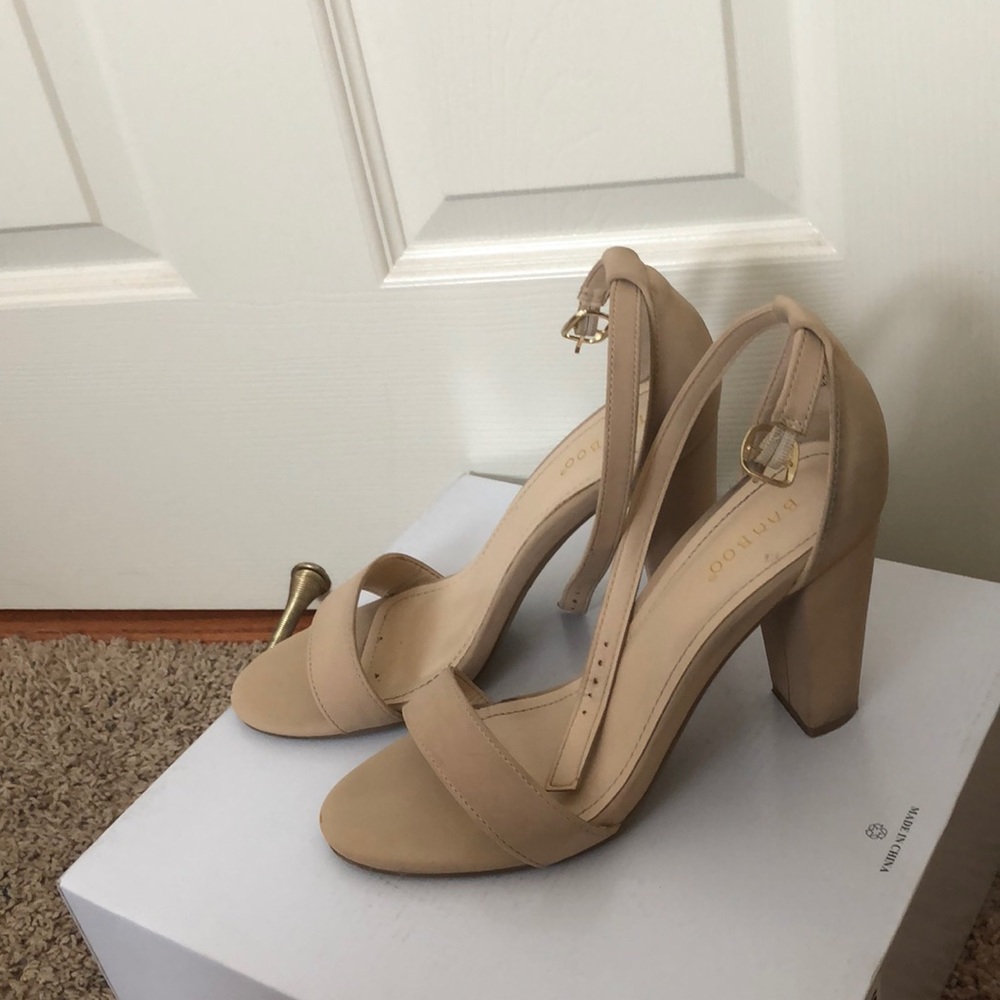 Heels - Picture 3 of 3